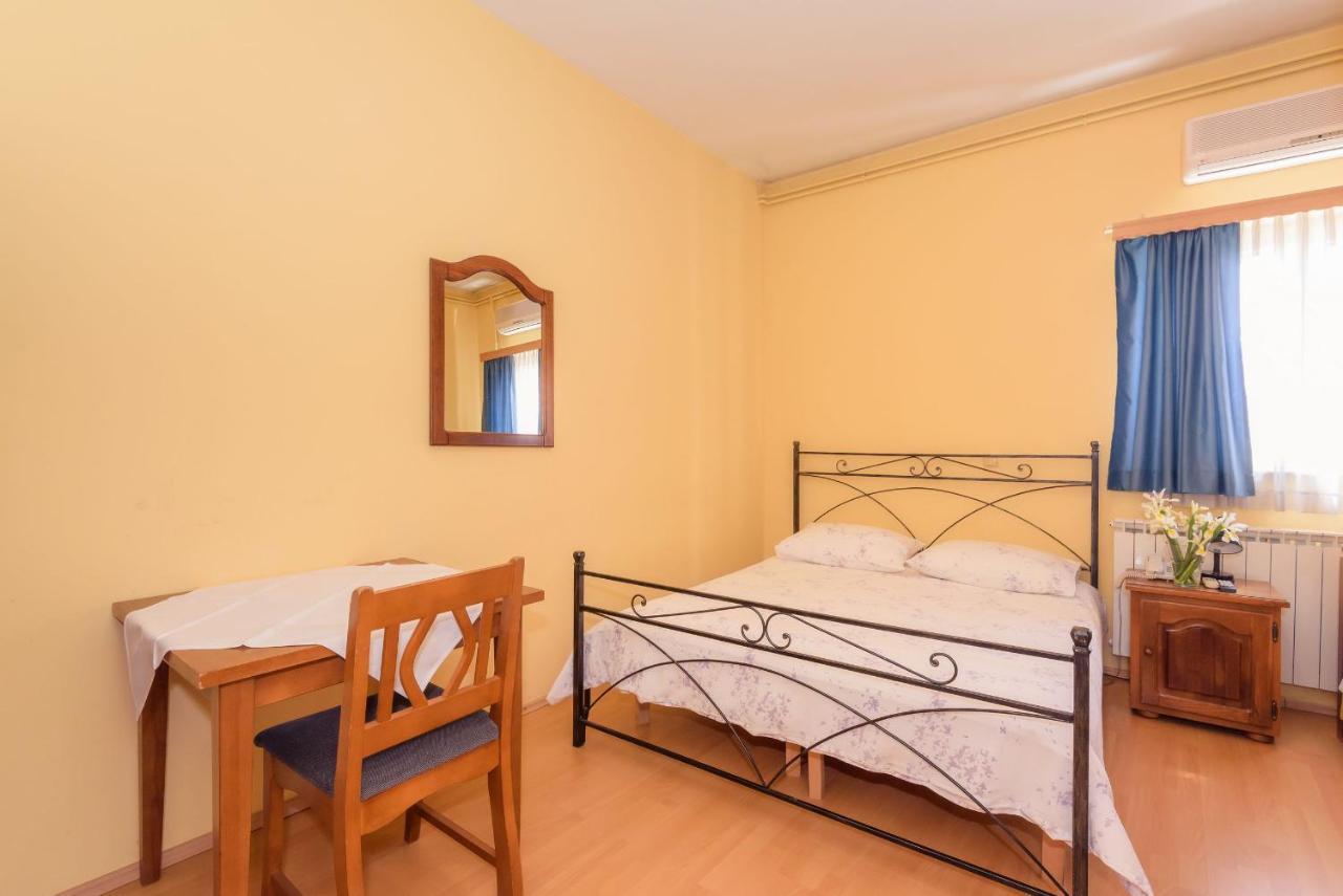 Djudja I Mate Bed & Breakfast Vid Bagian luar foto