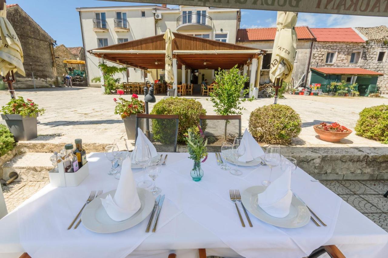 Djudja I Mate Bed & Breakfast Vid Bagian luar foto