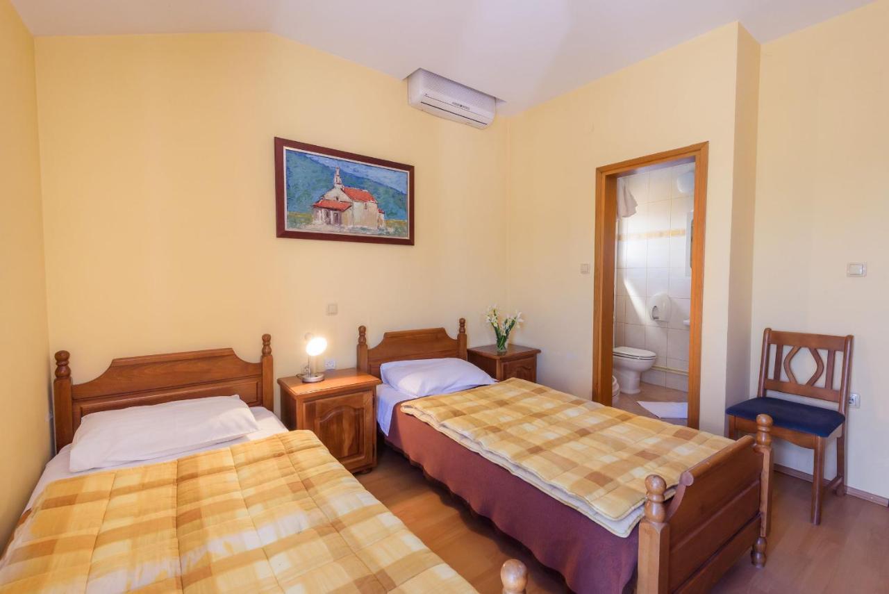 Djudja I Mate Bed & Breakfast Vid Bagian luar foto